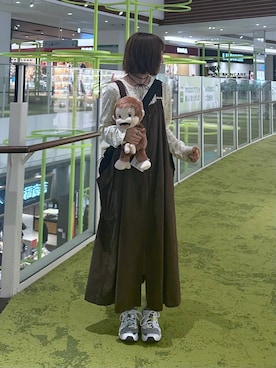 「アイテム（ジャンパースカート）」を使った、いくみさん（レディース・155cm）の秋コーディネート