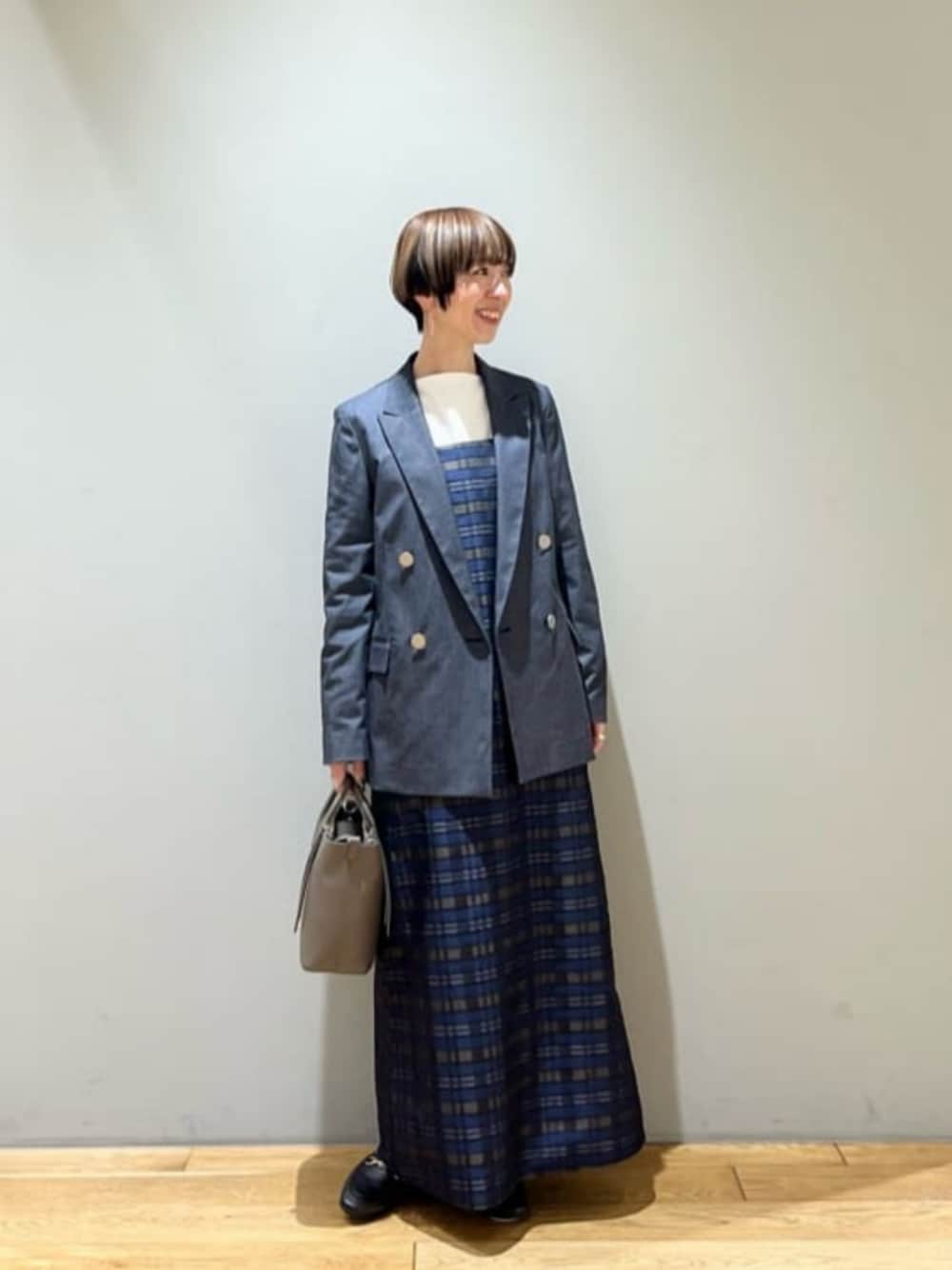 「ベーシック/トラッド、ジャケット、ワンピース、トレンド、フェミニン、骨格ウェーブ、春服、春コーデ、green label relaxing」｜「green label relaxingの［size SHORTあり］Greed グリード シャンブレー ダブル ジャケット（テーラードジャケット、その他）」を使った、藤田（fujita）さん（レディース・157cm）の冬コーディネートの1枚目の写真