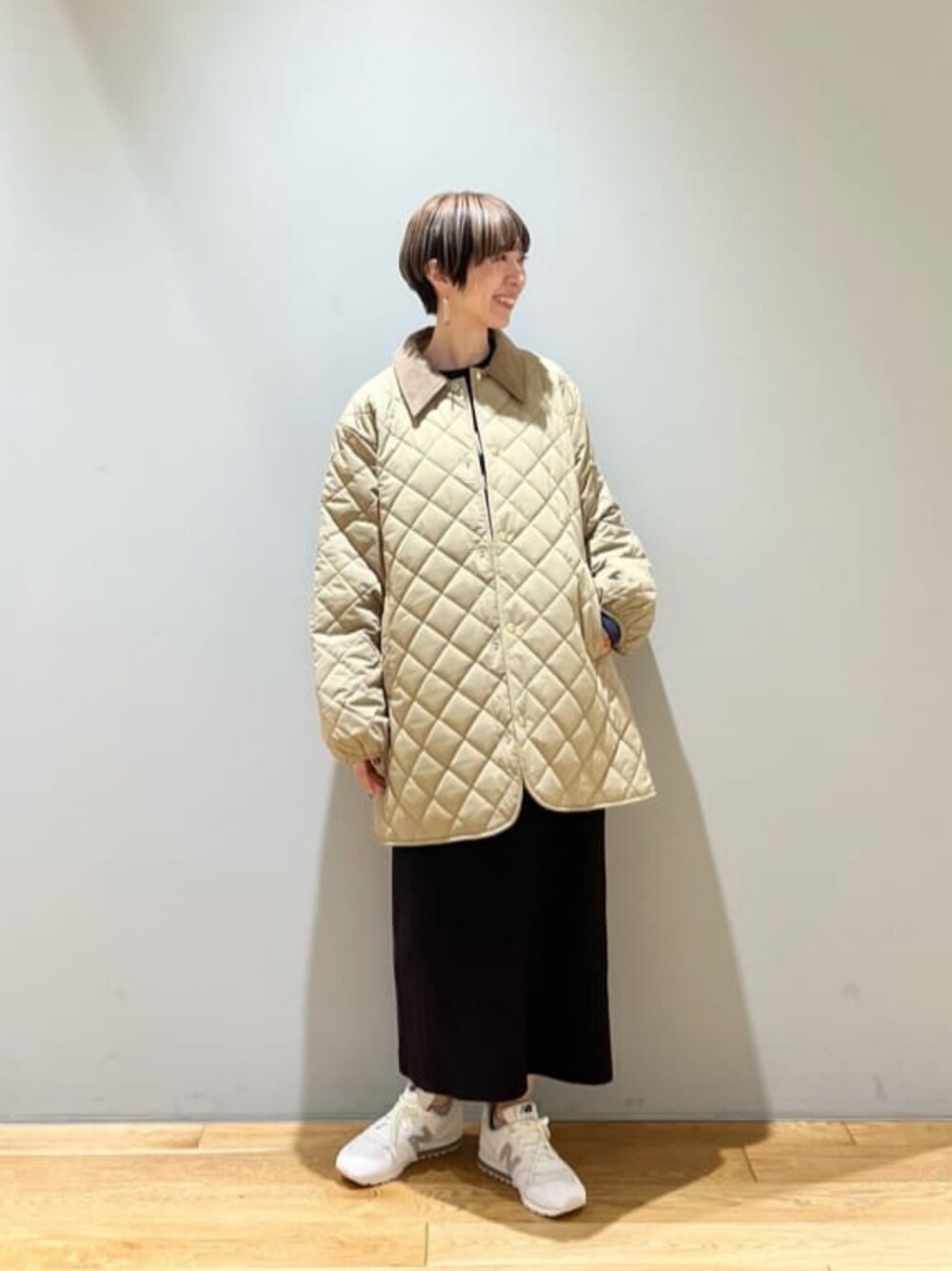 「トレンド、リラックス、アウトドア、トラベル、骨格ウェーブ、スカート、旅行、旅コーデ、秋服、秋コーデ、冬服、冬コーデ、green label relaxing」｜「green label relaxingの［size SHORT/TALLあり］オルマイ アムンゼン タイト スカート（スカート、ブラック系）」を使った、藤田（fujita）さん（レディース・157cm）の秋コーディネートの1枚目の写真