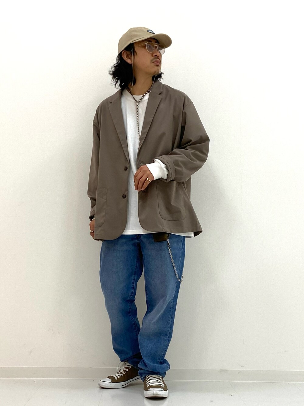 「春服、メンズコーデ、お洒落さんとつながりたい、大人コーデ、春服みてみて、ジャケット、ベージュ、デニム、デニムパンツ、Right-on、ライトオン、アメカジ、アメカジコーデ、茶色」｜「BACK NUMBERのオーバーサイズテーラードジャケット／セットアップ対応（テーラードジャケット、ベージュ系）」を使った、マッスルさん（メンズ・169cm）の春コーディネートの1枚目の写真