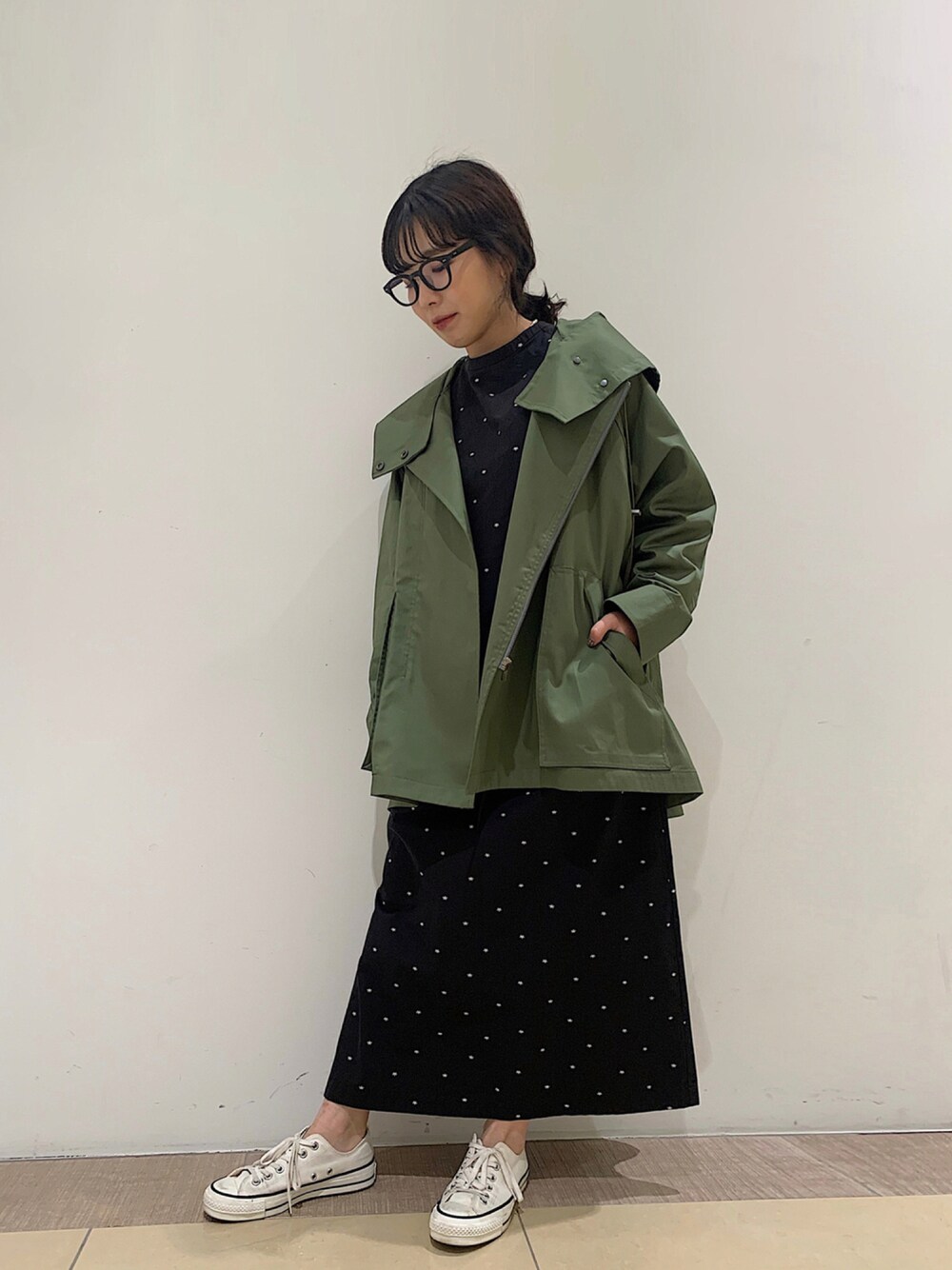 「だから秋服が好き、低身長コーデ、休日スタイル、コンバーストウキョウ、CONVERSE TOKYO、カーキアウター、秋服」｜「CONVERSE TOKYOのフーディショートコート（その他アウター、グリーン系）」を使った、MIOさん（レディース・157cm）の秋コーディネートの1枚目の写真