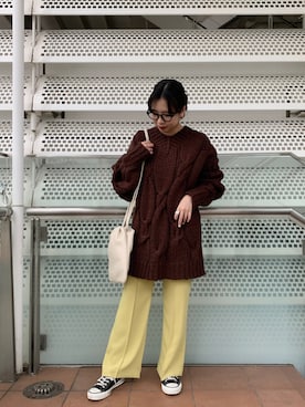 「CONVERSE TOKYO（コンバーストウキョウ）のローゲージケーブルニット（ニット/セーター、ブラウン系）」を使った、MIOさん（レディース・157cm）の秋コーディネート