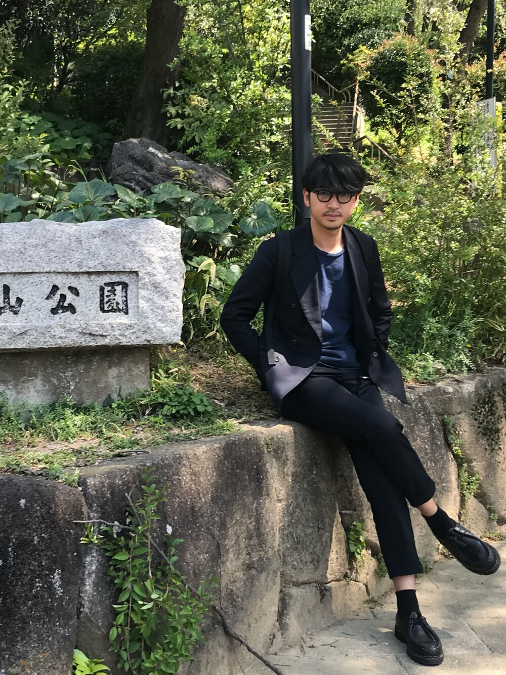 「青、ブルー、ネイビー、ブルーコーデ、ネイビーコーデ、ジャケット、大人カジュアル、きれいめカジュアル、シンプルコーデ、アダムエロペ(ADAM ET ROPE')、パラブーツ、グラミチ」｜「Parabootのアイテム（ローファー、ブラック系）」を使った、whata1986さん（メンズ・182cm）の春コーディネートの1枚目の写真