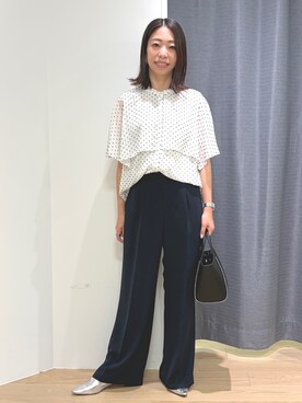 「INDIVI（インディヴィ）の【洗える／ドットモチーフ】ケープスリーブブラウス（シャツ/ブラウス、ホワイト系）」を使った、Mikoさん（レディース・157cm）の春コーディネート