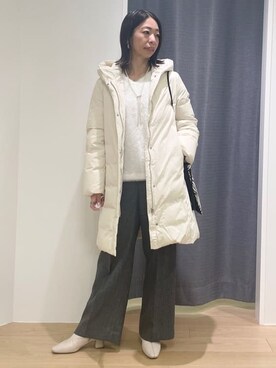 「INDIVI（インディヴィ）の【撥水／洗える】ステッチレス ロングダウンコート（ダウンジャケット/コート、ホワイト系）」を使った、Mikoさん（レディース・157cm）の冬コーディネート