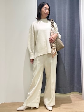 「INDIVI（インディヴィ）の【冬ニット人気NO．1！／カシミヤ混】ミドルゲージハイネックニット（ニット/セーター、ホワイト系）」を使った、Mikoさん（レディース・157cm）の秋コーディネート