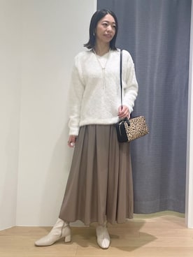 「INDIVI（インディヴィ）の【洗える】エアリーシャギートップス（Tシャツ/カットソー、ホワイト系）」を使った、Mikoさん（レディース・157cm）の冬コーディネート