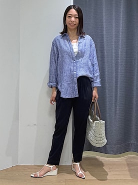 「INDIVI（インディヴィ）の【接触冷感／2WAY】カシュクールリネンシャツ（シャツ/ブラウス、ブルー系）」を使った、Mikoさん（レディース・157cm）の春コーディネート