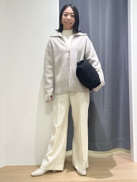 「INDIVI（インディヴィ）の【洗える】カラーネップ ダブルジップカーディガン（カーディガン/ボレロ、ホワイト系）」を使った、Mikoさん（レディース・157cm）の冬コーディネート