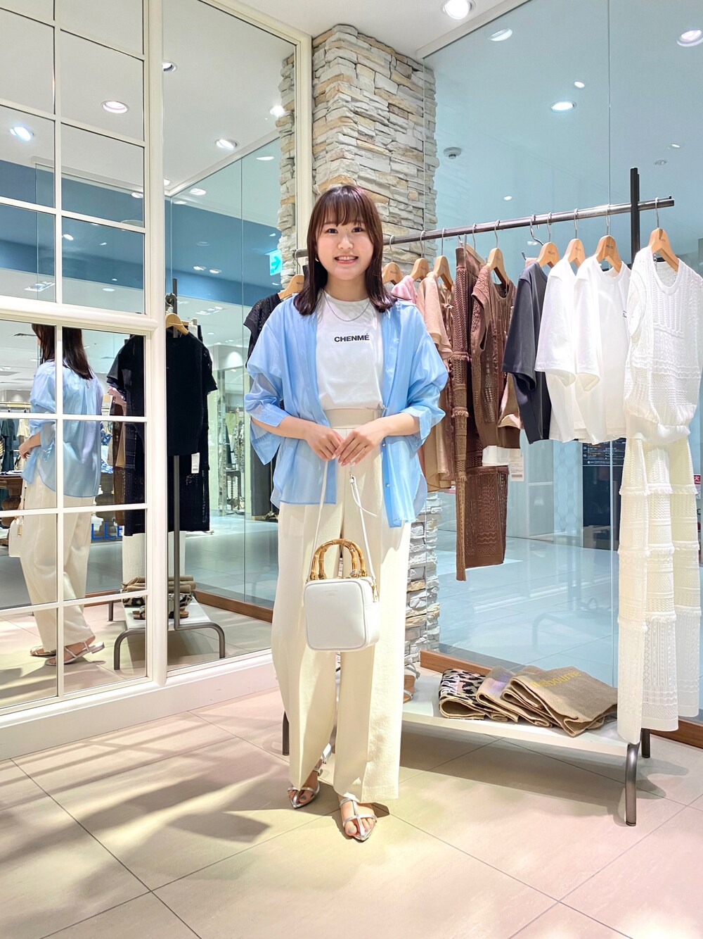 「初夏コーデ、夏コーデ、カジュアル、パンツコーデ、おしゃれさんと繋がりたい、休日スタイル、シンプルスタイル、きれいめコーディネート、カジュアルコーデ、20代、お出かけコーデ、ラフコーデ、ショッピング、アパレルスタッフ、ノーリーズ」｜「NOLLEY’S Sophiの＜飯豊まりえさん着用＞シアーローン2WAYシャツ（シャツ/ブラウス、グリーン系）」を使った、Mihoさん（レディース・159cm）の夏コーディネートの1枚目の写真