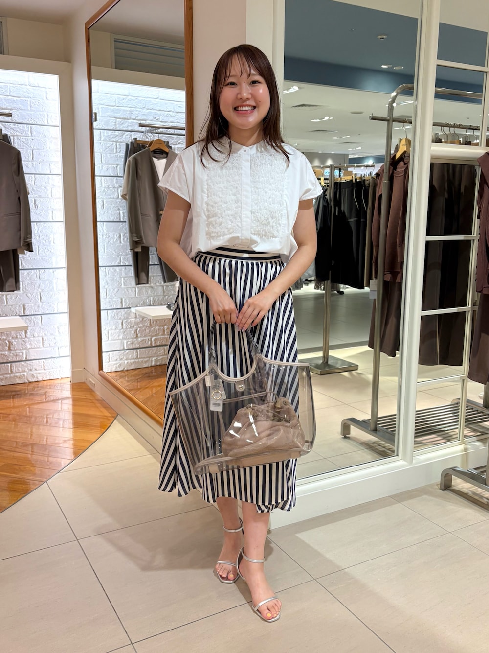 「セットアップ、フリル、夏服コーデ、夏コーデ、夏服、大人かわいい、スカート、スカートスタイル、きれいめカジュアル、大人コーデ、お出かけコーデ、お出かけスタイル、ガーリーコーデ、フレアスカート、お洒落さんとつながりたい」｜「NOLLEY’Sのフレンチスリーブフリルブラウス（シャツ/ブラウス、ホワイト系）」を使った、Mihoさん（レディース・159cm）の夏コーディネートの1枚目の写真