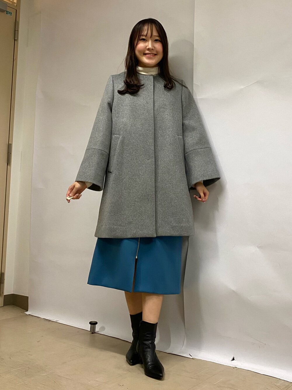 「今日のコーデ、ootd、着回しコーデ、コート、コートスタイル、コートコーデ、ノーカラーコート、ワンピース、ワンピーススタイル、ジャンパースカート、オトナカワイイ、秋服、冬コーデ、アウターコーデ、おでかけコーデ」｜「NOLLEY’Sの◇【WEB限定カラーあり】ウォッシャブル前ジップジャンパースカート（ワンピース、ホワイト系）」を使った、Mihoさん（レディース・159cm）の秋コーディネートの1枚目の写真