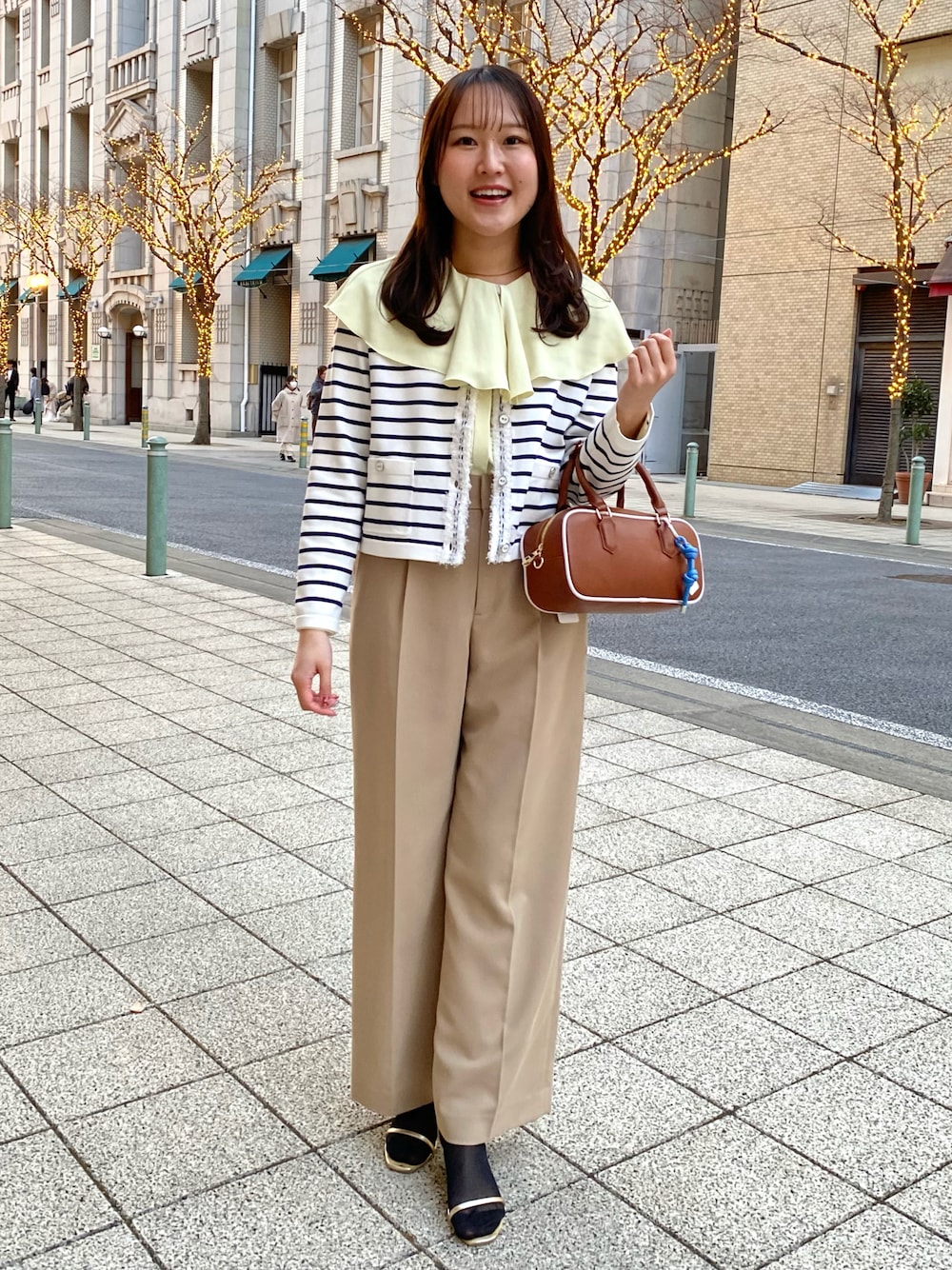 「レイヤードスタイル、春先取り、春カラー、休日スタイル、パンツスタイル、大人コーデ、初春コーデ、大人可愛い、ベージュパンツ、マリン、おでかけコーデ、きれいめカジュアル、きれいめコーディネート、カーディガン、ボーダー」｜「NOLLEY’Sのアイテム（バッグ、ブラウン系）」を使った、Mihoさん（レディース・159cm）の冬コーディネートの1枚目の写真