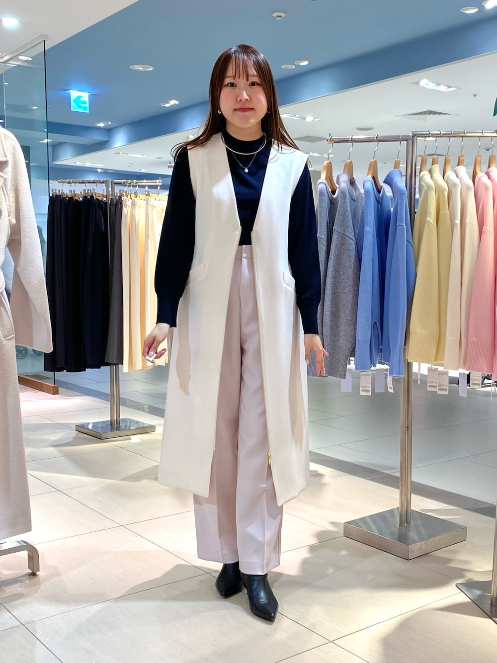 「大人コーデ、秋冬コーデ、オトナカジュアル、冬服コーデ、お正月、ジレ、ジレコーデ、ワンピース、ジレワンピース、オトナ女子、ワイドパンツ、ニット、レイヤードスタイル、きれいめカジュアル、きちんとスタイル」｜「NOLLEY’Sのウォッシャブルウール調愛されイージーワイドパンツ（その他パンツ、ピンク系）」を使った、Mihoさん（レディース・159cm）の冬コーディネートの1枚目の写真