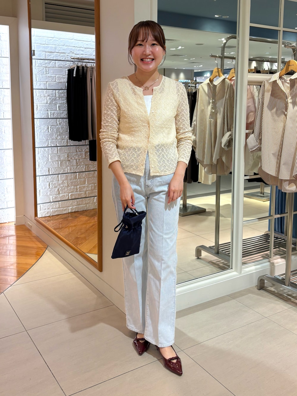 「秋服準備はじめました、コーデュロイ、コーデュロイパンツ、デニム、デニムパンツ、カーディガン、レース、レーストップス、カーティガン、秋カラー、秋のコーデ、お出かけコーデ、綺麗めカジュアル、旬顔デニムコーデ、お出かけスタイル」｜「Rie Millerの【RM denim】センタープレスハイウエストパンツ（デニムパンツ、ブルー系）」を使った、Mihoさん（レディース・159cm）の秋コーディネートの1枚目の写真