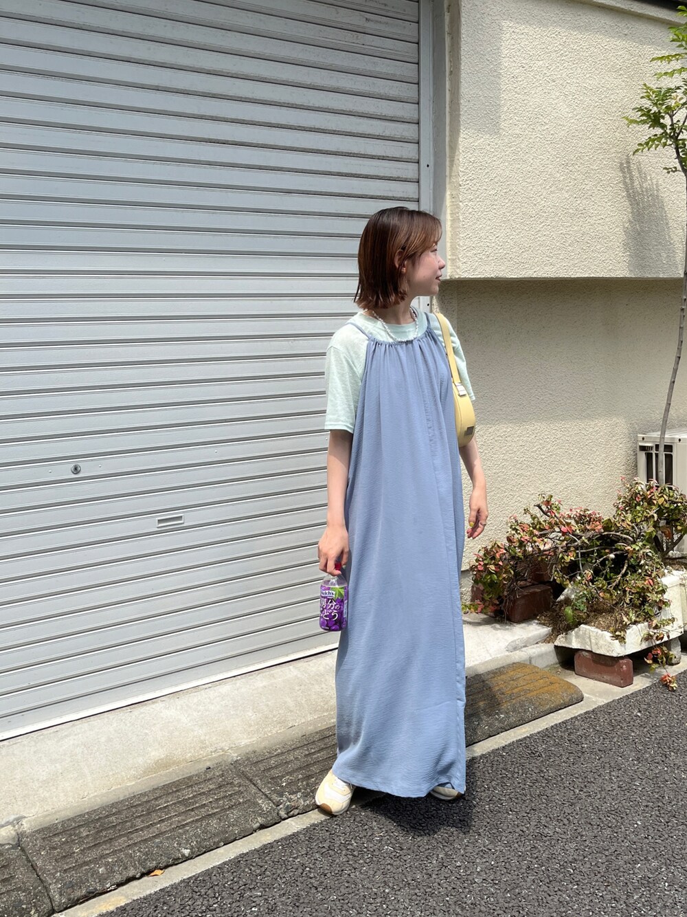 「このスタイルがお気に入り、オトナカジュアル、カラーコーデ、低身長女子、スニーカーコーデ、夏コーデ、Shellyisland、shein、New Balance」｜「Shelly islandのバッククロスキャミワンピ（ワンピース、ブルー系）」を使った、matsuringooさん（レディース・155cm）の夏コーディネートの1枚目の写真