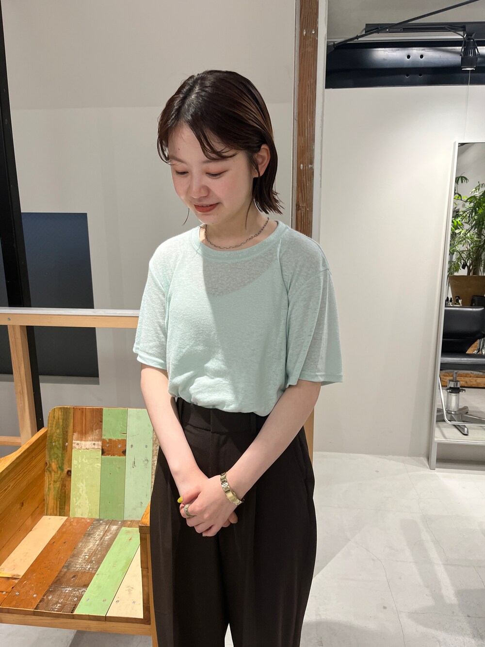 「このスタイルがお気に入り、オトナカジュアル、キレイめカジュアル、シンプルスタイル、シアートップス、UNIQLO、ユニクロ」｜「UNIQLOのアイテム（スラックス、ブラウン系）」を使った、matsuringooさん（レディース・155cm）の夏コーディネートの1枚目の写真