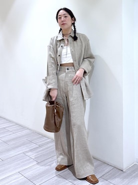 「ADAM ET ROPE'（アダムエロペ）の【PFT】Drawstring Bag（单肩包、ブラウン系）」を使った、Fujimotoさん（レディース・155cm）の春コーディネート