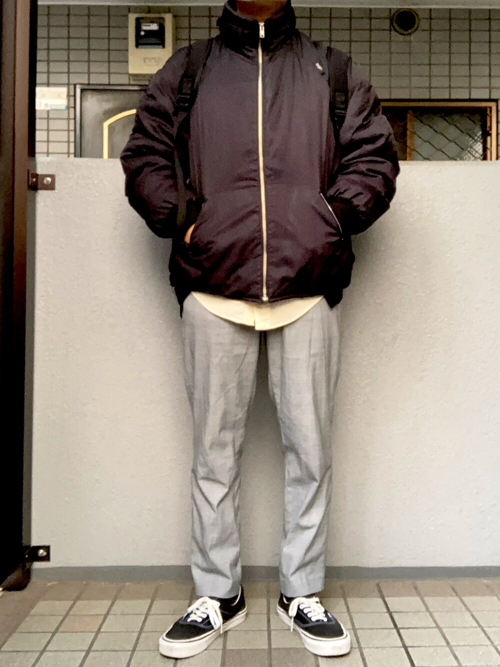 「UNIQLOのアイテム（スラックス、グレー系）」を使った、マーマレードさん（メンズ・168cm）の冬コーディネートの1枚目の写真