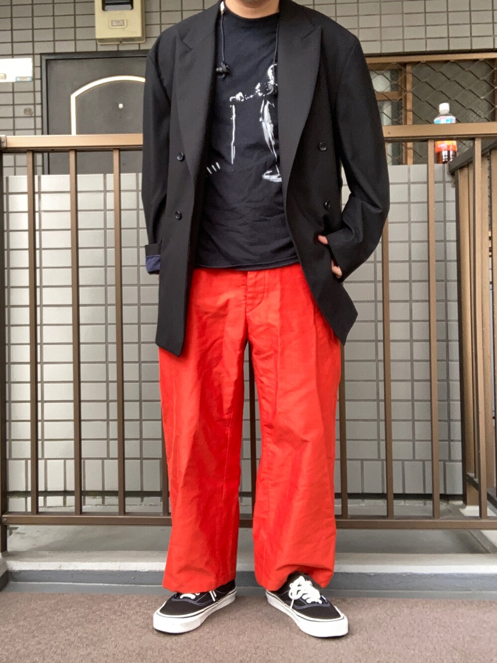 「オレンジパンツ、ジャケット、テーラードジャケット」｜「REVERBERATEのアイテム（チノパンツ、オレンジ系）」を使った、マーマレードさん（メンズ・168cm）の秋コーディネートの1枚目の写真