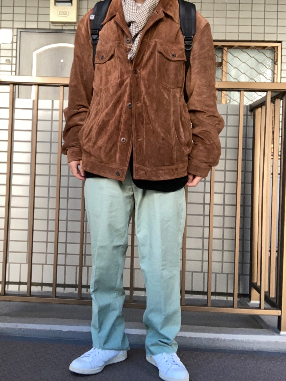 「POLO RALPH LAURENのアイテム（チノパンツ、グリーン系）」を使った、マーマレードさん（メンズ・168cm）の冬コーディネートの1枚目の写真
