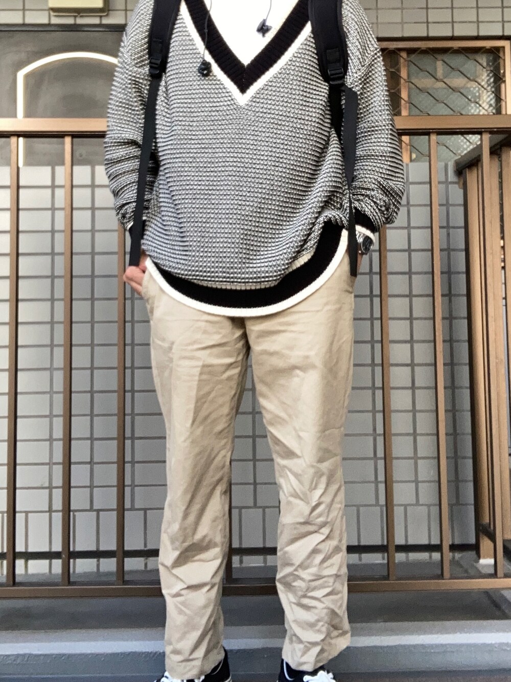 「出勤コーデ、チルデンニット」｜「POLO RALPH LAURENのアイテム（チノパンツ、ベージュ系）」を使った、マーマレードさん（メンズ・168cm）の秋コーディネートの1枚目の写真