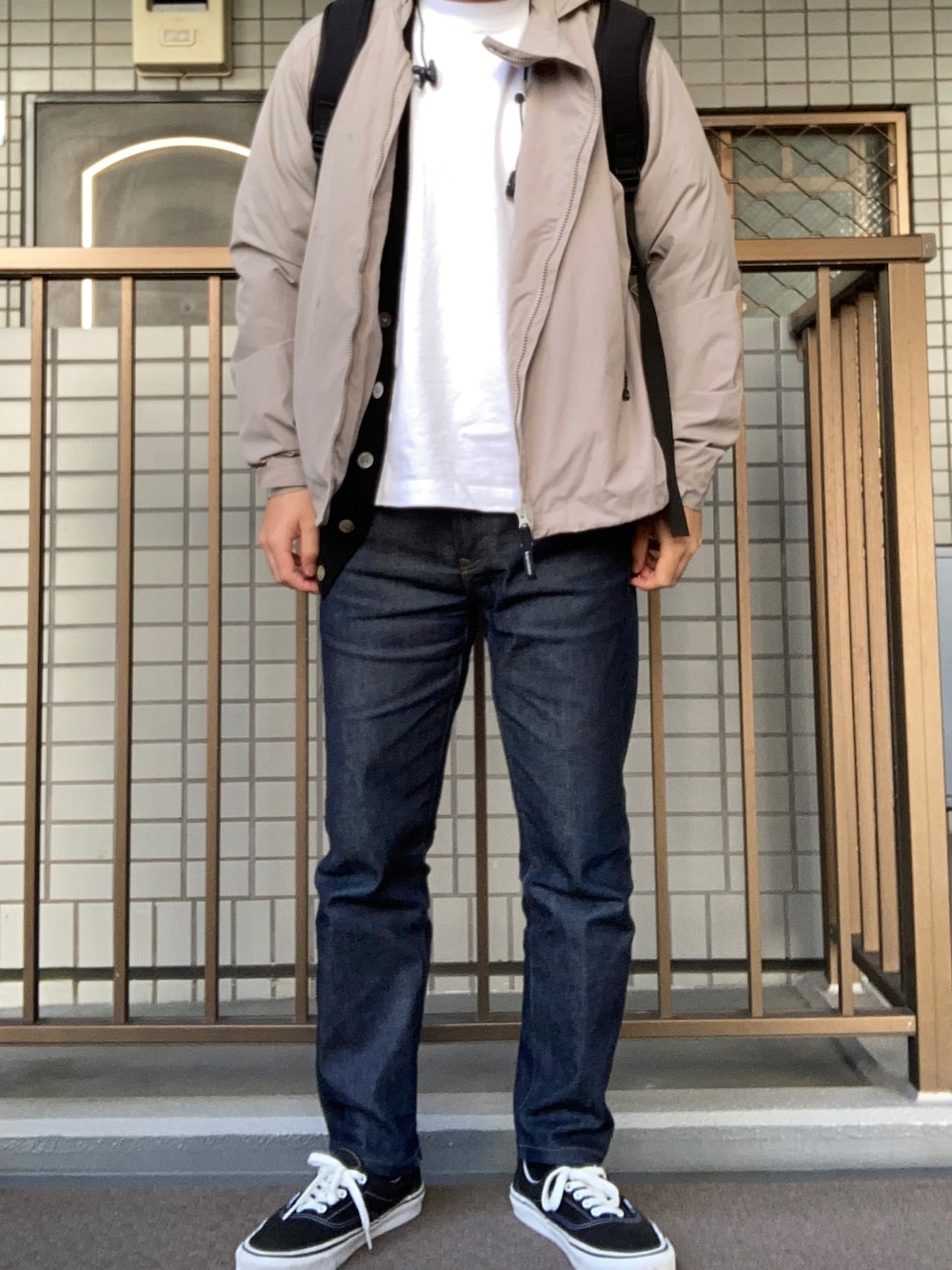 「大人カジュアル」｜「UNIQLOのアイテム（デニムパンツ、ブルー系）」を使った、マーマレードさん（メンズ・168cm）の秋コーディネートの1枚目の写真
