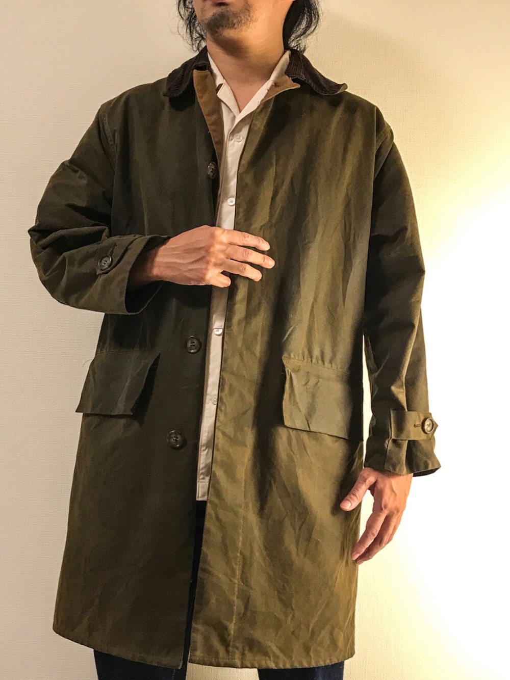 「ブラウン、古着MIX、きれいめカジュアル、シンプルスタイル、秋服準備はじめました」｜「Barbourのアイテム（ステンカラーコート、ブラウン系）」を使った、イヌクスキ@相互フォローさん（メンズ・178cm）の秋コーディネートの1枚目の写真