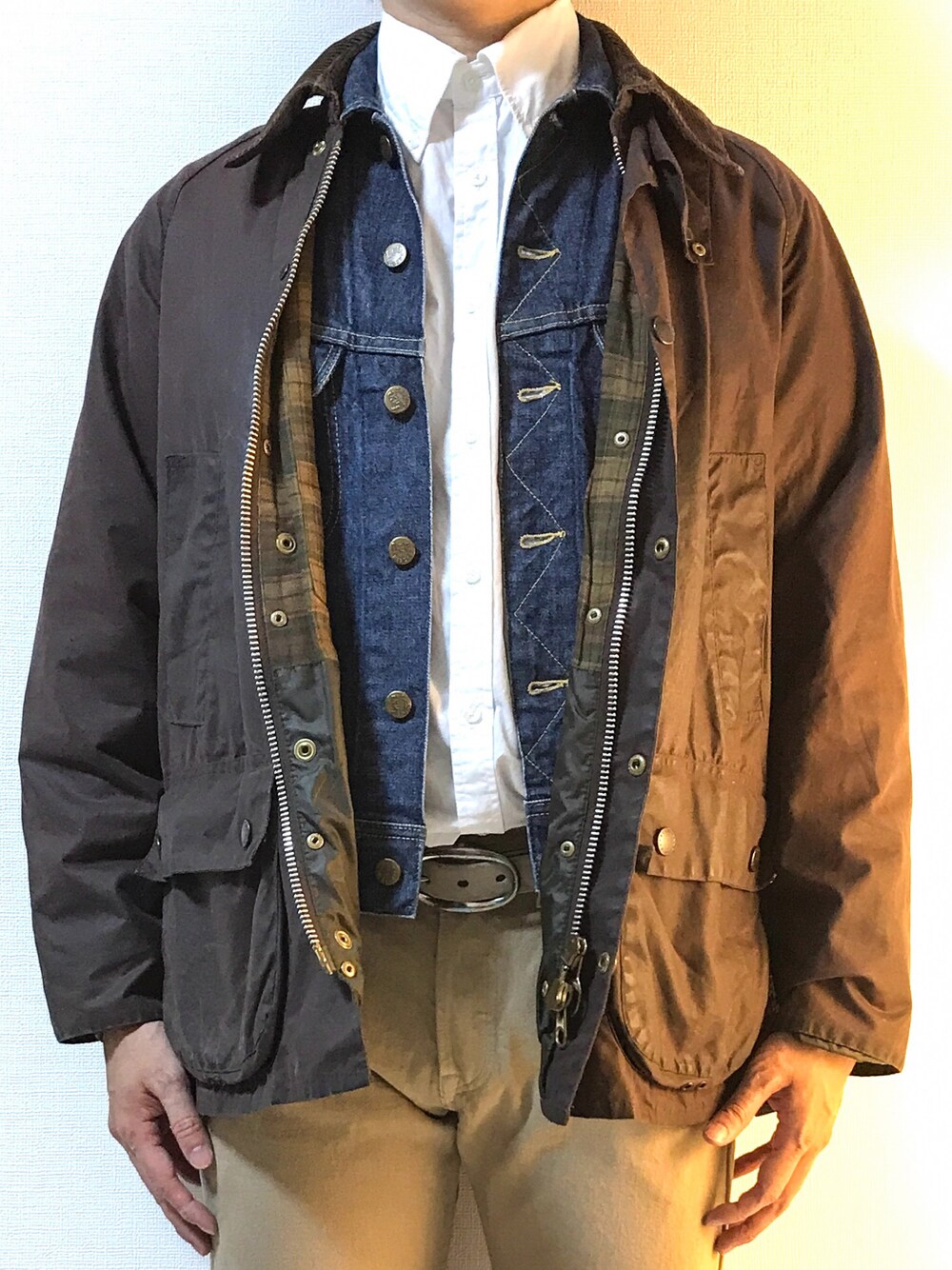「ブラウン、秋コーデ、休日スタイル、大人カジュアル、古着コーデ、ミリタリー」｜「Leeのアイテム（デニムジャケット、ブルー系）」を使った、イヌクスキ@相互フォローさん（メンズ・178cm）の秋コーディネートの1枚目の写真