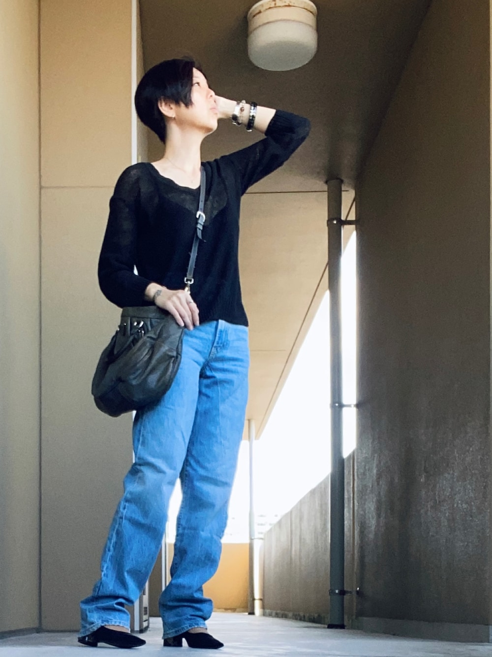 「今日のコーデ、秋のコーデ、オトナカジュアル、シンプル、デニム、デニムパンツ、パンプス、リネンニット」｜「ZARAのZW THE VINTAGE BOYFRIEND デニムパンツ（デニムパンツ、ブルー系）」を使った、ハマダ マリコさん（レディース・163cm）の秋コーディネートの1枚目の写真