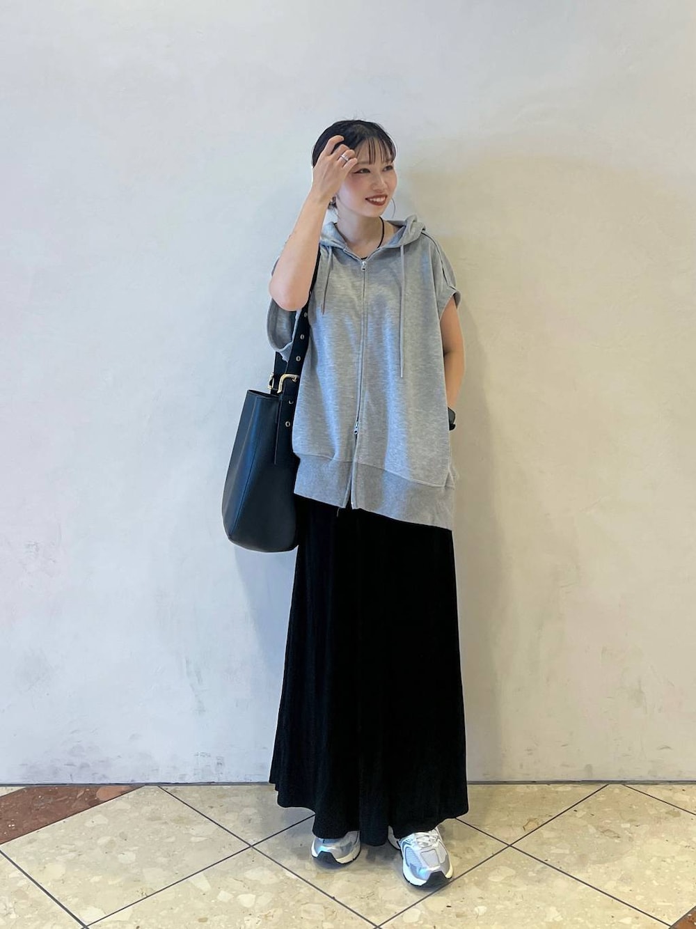「ラフ、eL、夏コーデ、LOWRYS FARM、スカート、体型カバー、カジュアル、モード」｜「eLの【eL】Big Shoulder Bag/184697（ショルダーバッグ、ブラック系）」を使った、tagochiさん（レディース・159cm）の夏コーディネートの1枚目の写真