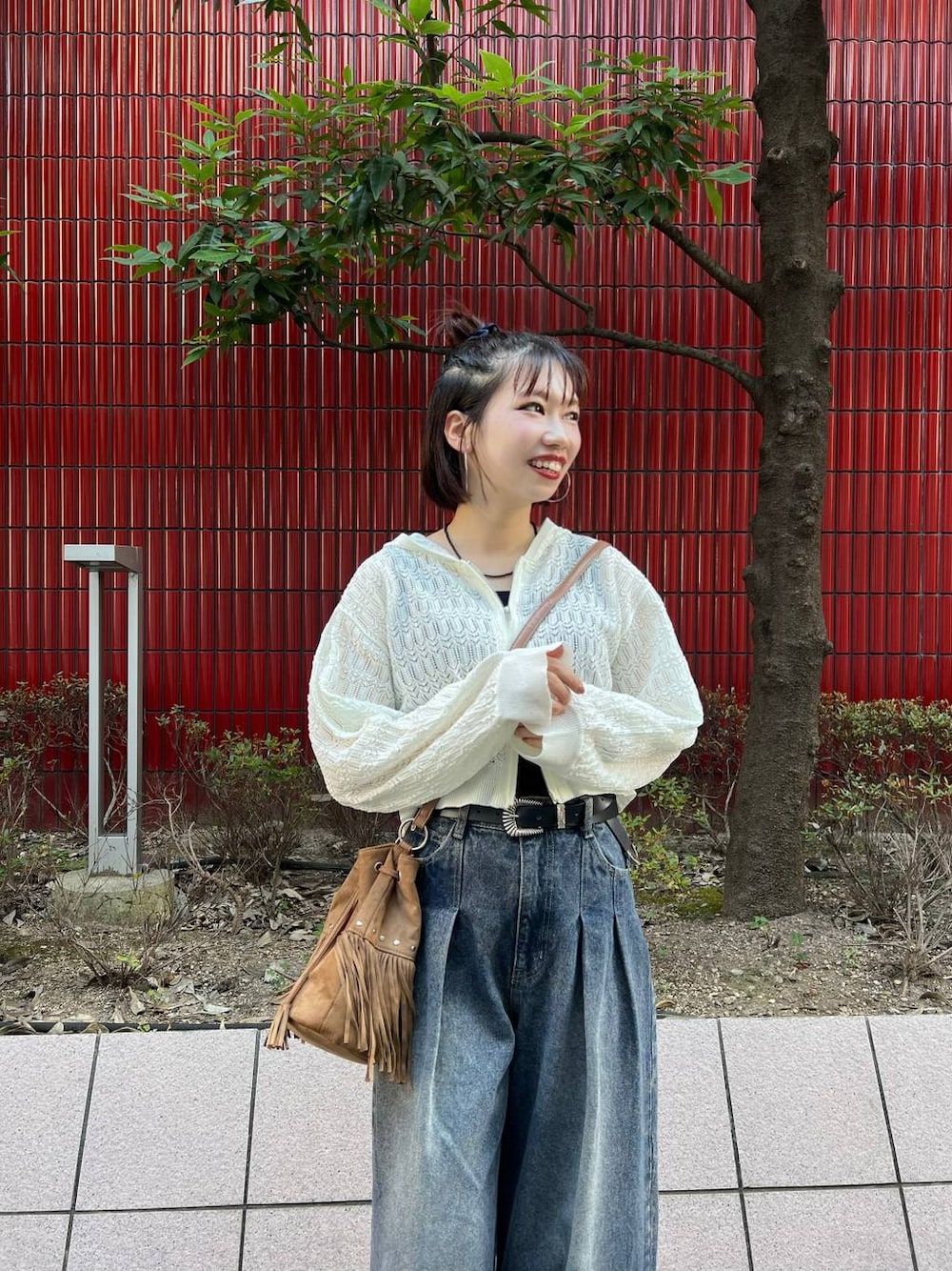 「ラフ、カジュアル、モード、夏コーデ、パーカー、PAGEBOY、デニムパンツ、大人カジュアル」｜「PAGEBOYの<WEB限定サイズあり>タックデニムパンツ（デニムパンツ、ブルー系）」を使った、tagochiさん（レディース・159cm）の夏コーディネートの1枚目の写真