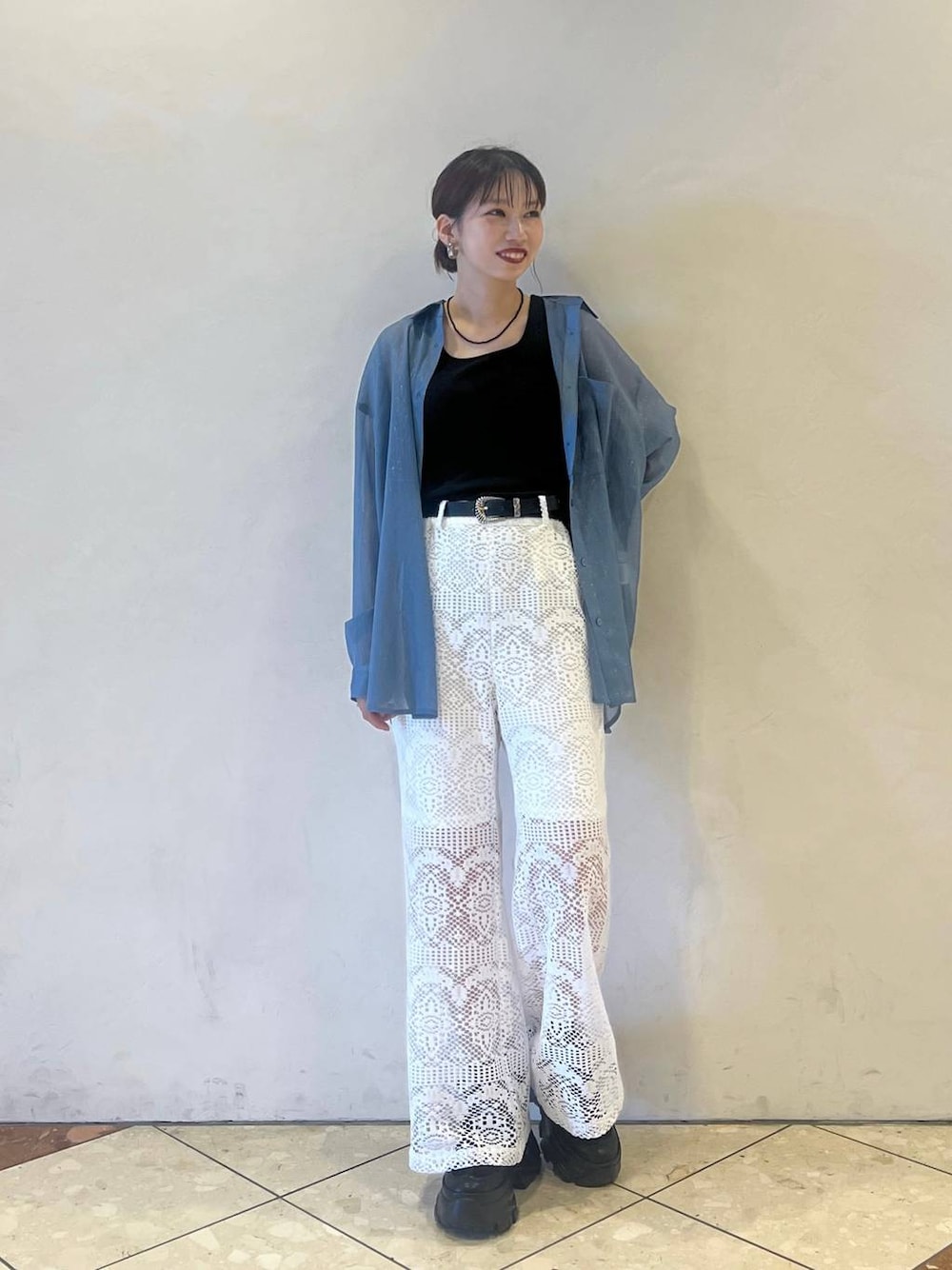 「ラフ、カジュアル、モード、シャツ、PAGEBOY、夏コーデ」｜「PAGEBOYのプラットチャンキースニーカー（スニーカー、ブラック系）」を使った、tagochiさん（レディース・159cm）の夏コーディネートの1枚目の写真