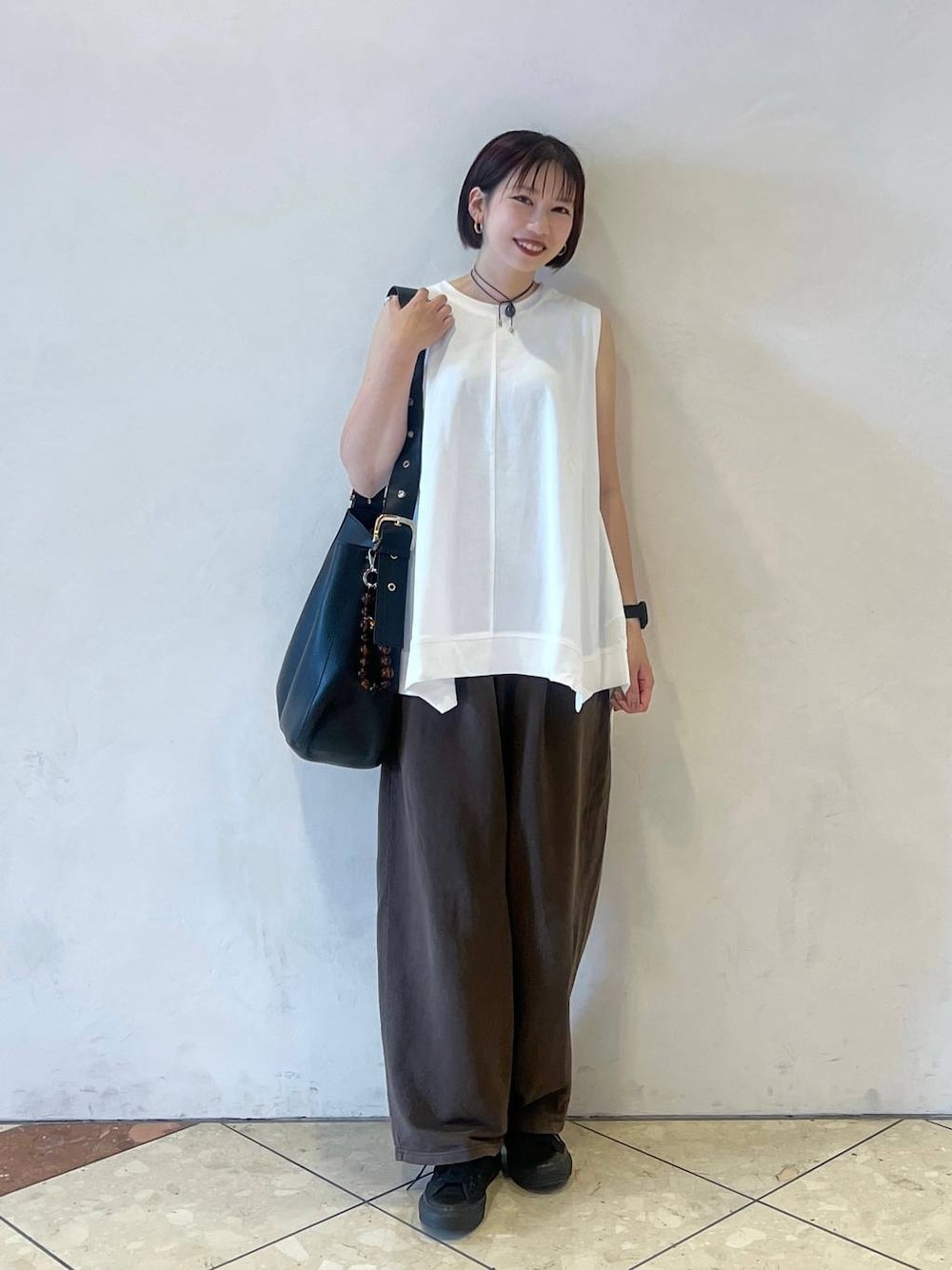 「ラフ、カジュアル、モード、JEANASIS、LOWRYS FARM、夏コーデ、スウェットパンツ」｜「eLの【eL】Big Shoulder Bag/184697（ショルダーバッグ、ブラック系）」を使った、tagochiさん（レディース・159cm）の夏コーディネートの1枚目の写真