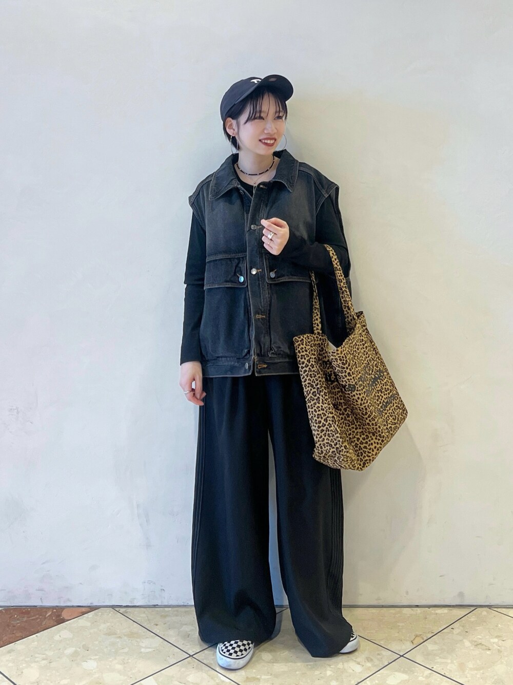 「NEW ERA、ベスト、スラックス、PBLIM、PAGEBOY、春コーデ、オトナカジュアル」｜「PBLIMの【PBLIM】カラートートバッグ（トートバッグ、その他）」を使った、tagochiさん（レディース・159cm）の春コーディネートの1枚目の写真