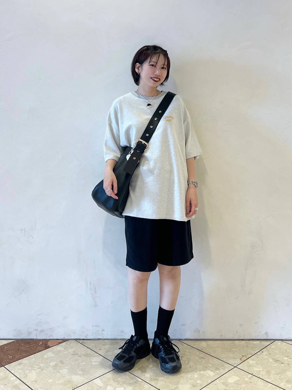 「ラフ、カジュアル、モード、PAGEBOY、春コーデ、夏コーデ、Tシャツ、体型カバー、スニーカー」｜「JEANASISの【new balance】MR530/128591（その他シューズ、ブラック系）」を使った、tagochiさん（レディース・159cm）の春コーディネートの1枚目の写真