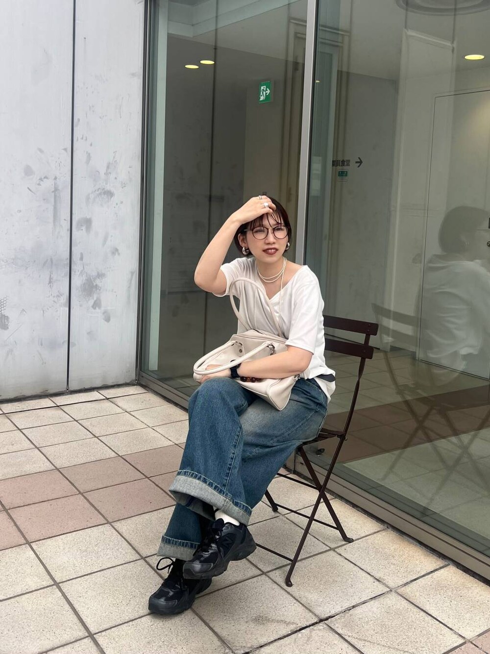 「ラフ、カジュアル、モード、Tシャツ、デニムパンツ、スニーカー、大人カジュアル、春夏コーデ、PAGEBOY、PBLIM」｜「JEANASISの【new balance】MR530/128591（その他シューズ、ブラック系）」を使った、tagochiさん（レディース・159cm）の春コーディネートの1枚目の写真