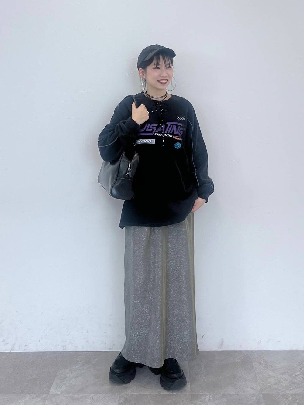 「ラフ、カジュアル、モード、PAGEBOY、スウェット、スカート、体型カバー、ゆったり」｜「PAGEBOYのレースアップソックスブーツ（ブーツ、ブラック系）」を使った、tagochiさん（レディース・159cm）の冬コーディネートの1枚目の写真