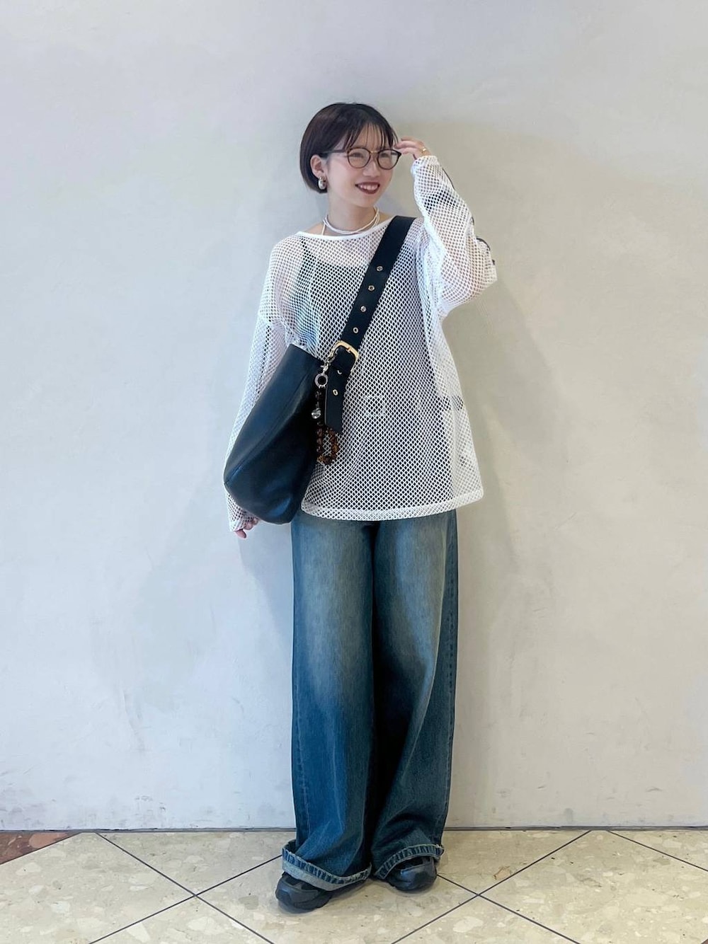 「ラフ、カジュアル、モード、春夏コーデ、PAGEBOY、デニムパンツ、体型カバー」｜「JEANASISの【new balance】MR530/128591（その他シューズ、ブラック系）」を使った、tagochiさん（レディース・159cm）の春コーディネートの1枚目の写真