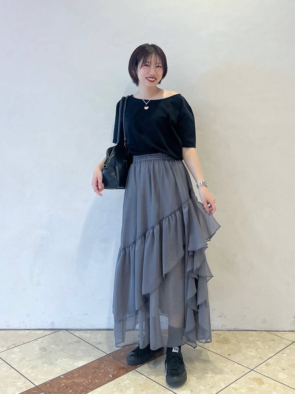 「ラフ、カジュアル、モード、Tシャツ、PAGEBOY、スカート、春夏コーデ、春コーデ、スニーカー」｜「JEANASISのUNIQUE CHARM/118536（キーホルダー、シルバー系）」を使った、tagochiさん（レディース・159cm）の春コーディネートの1枚目の写真