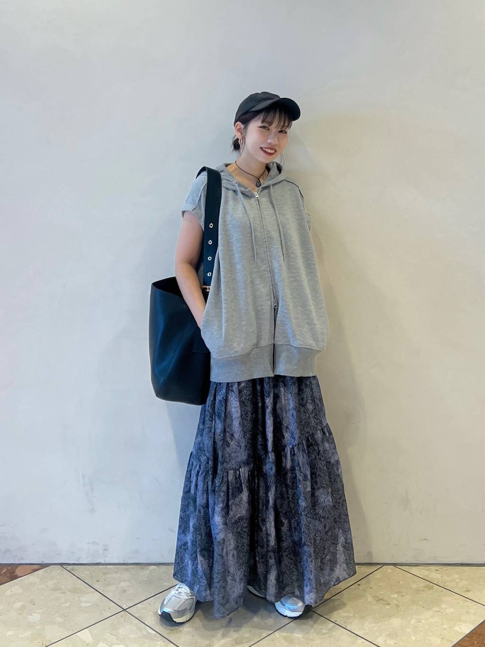 「ラフ、カジュアル、モード、夏コーデ、体型カバー、ゆったり、PAGEBOY、LOWRYS FARM」｜「eLの【eL】Big Shoulder Bag/184697（ショルダーバッグ、ブラック系）」を使った、tagochiさん（レディース・159cm）の夏コーディネートの1枚目の写真