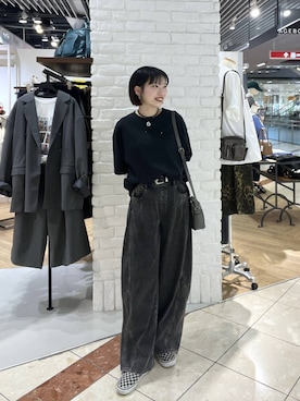 「PAGEBOY（ページボーイ）の＜まるでデニム見え！/紫外線カット/接触冷感＞マルデニコクーンパンツ（デニムパンツ、ブラック系）」を使った、tagochiさん（レディース・159cm）の春コーディネート