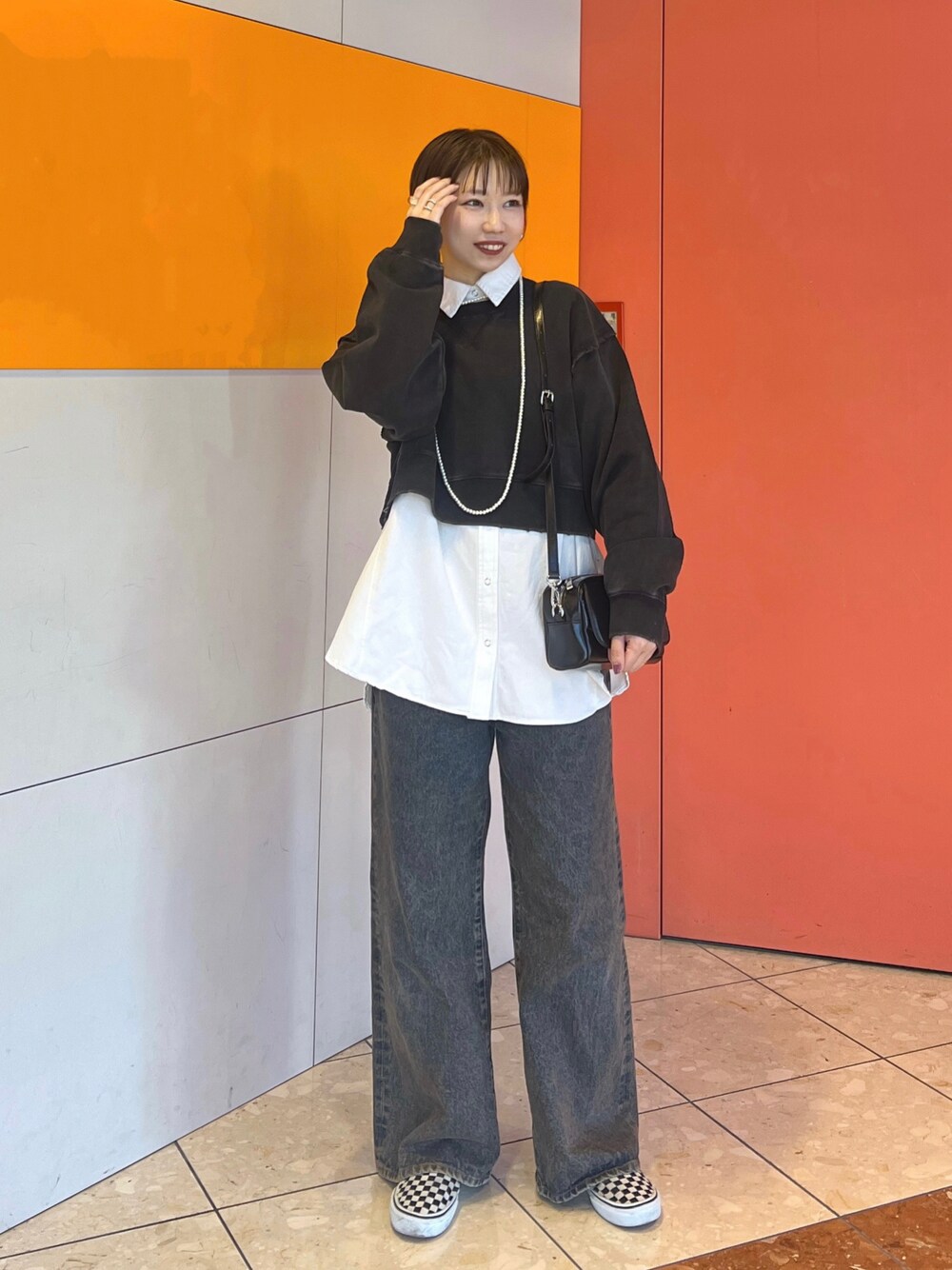「JEANASIS、PAGEBOY、デニム、レイヤードスタイル、シャツスタイル、スウェット、カジュアル、カジュアルコーデ、アパレルスタッフ、春コーデ、オトナカジュアル、VANS、スニーカー」｜「JEANASISのタックデニムワイドパンツ/974143（デニムパンツ、ブルー系）」を使った、tagochiさん（レディース・159cm）の冬コーディネートの1枚目の写真