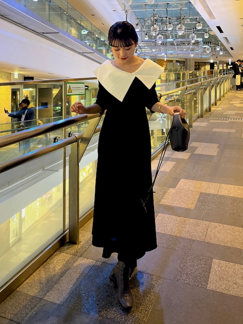 leja 配色アシンメトリービッグカラーベロアマーメイドシルエットワンピース セール】【LEJA】配色アシンメトリービッグカラーベロア