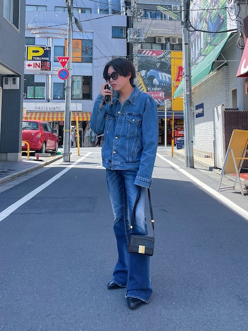 VALENTINOのデニムジャケットを使った人気ファッションコーディネート  