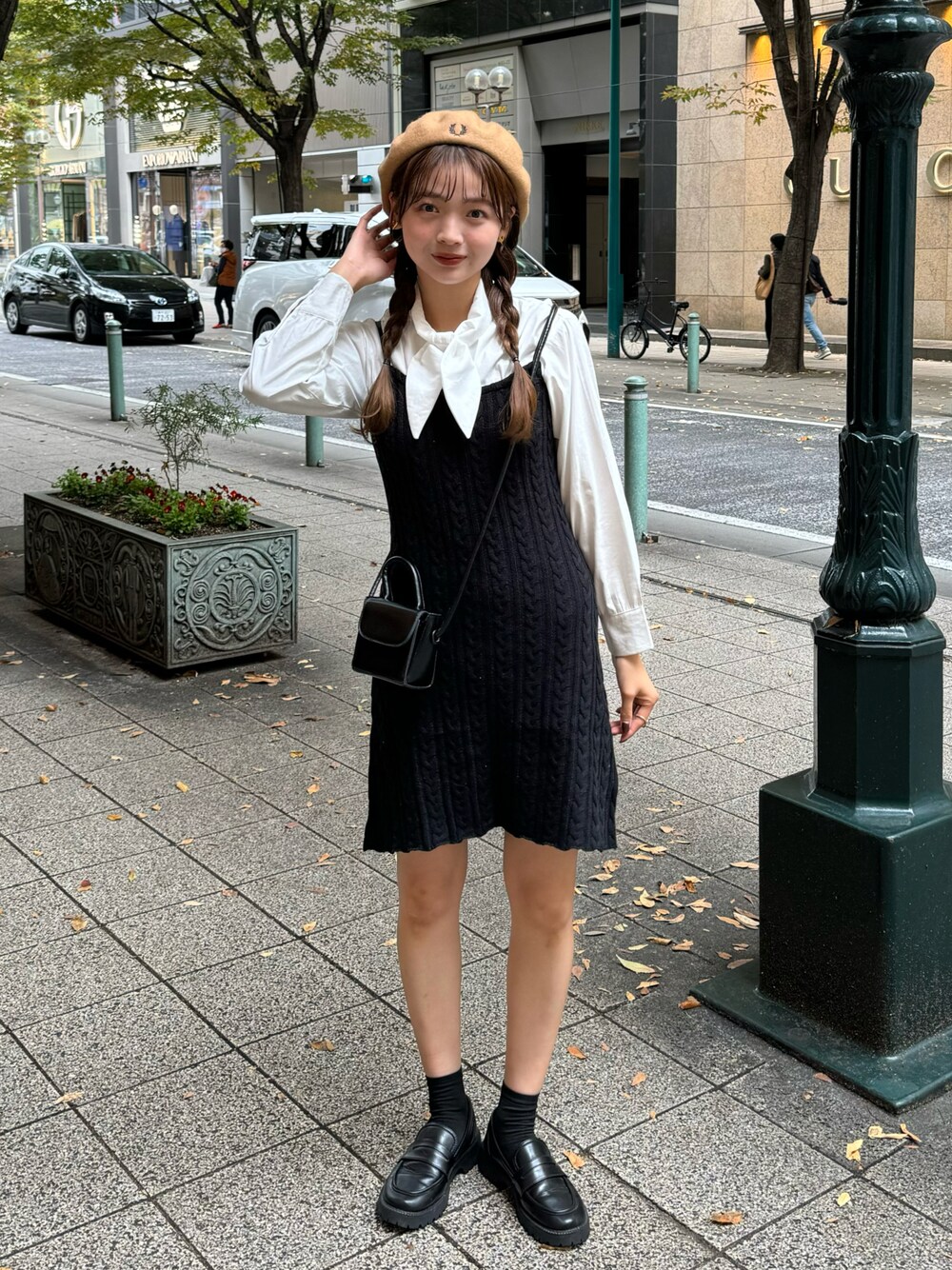 「ファッションを楽しもう、ベレー帽、ローファー、ミニワンピース、ボウタイブラウス、モノトーン、シンプルコーデ、フレンチガーリー、フレンチカジュアル、ケーブルニット、ニットパンツ」｜「DHOLICのアイテム（トップス、ホワイト系）」を使った、ゆづきさん（レディース・160cm）の秋コーディネートの1枚目の写真
