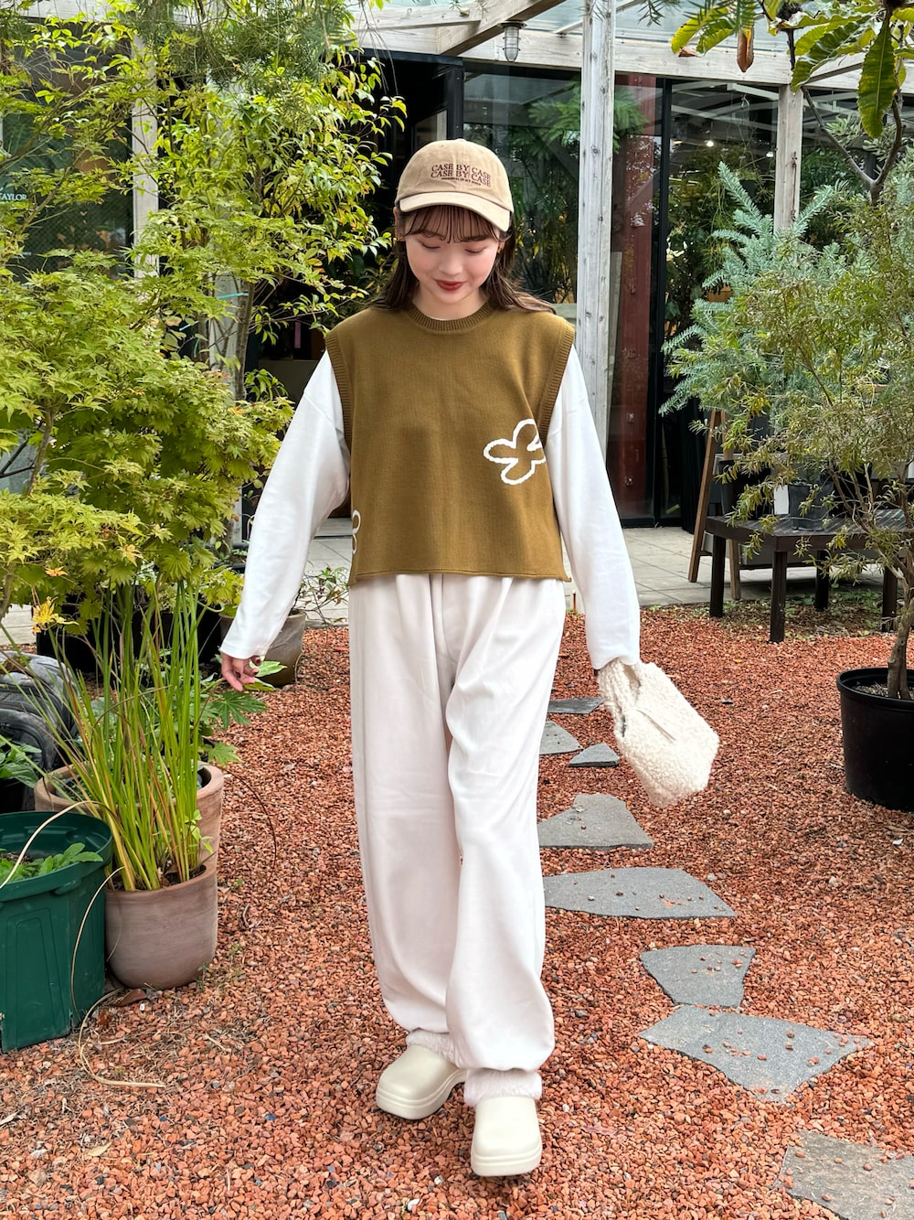 ジョガーパンツを使った人気ファッションコーディネート - WEAR