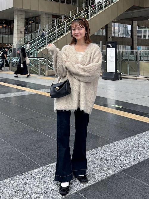 シャギーニットルーズカーディガンを使った人気ファッション