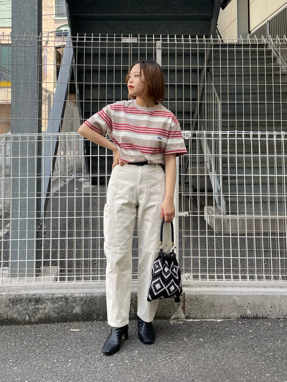 「ミリタリーコーデ、ミリタリー、カーゴパンツ、ボーダー、ボーダーTシャツ、春夏コーデ、着回しコーデ、オトナ女子、パンツスタイル、低身長女子、休日スタイル、夏コーデ、メンズライク、チャオパニック、チャオパニック(Ciaopanic)」｜「CIAOPANICのthe FOX border Tシャツ（Tシャツ/カットソー、グレー系）」を使った、kotoneさん（レディース・155cm）の春コーディネートの1枚目の写真