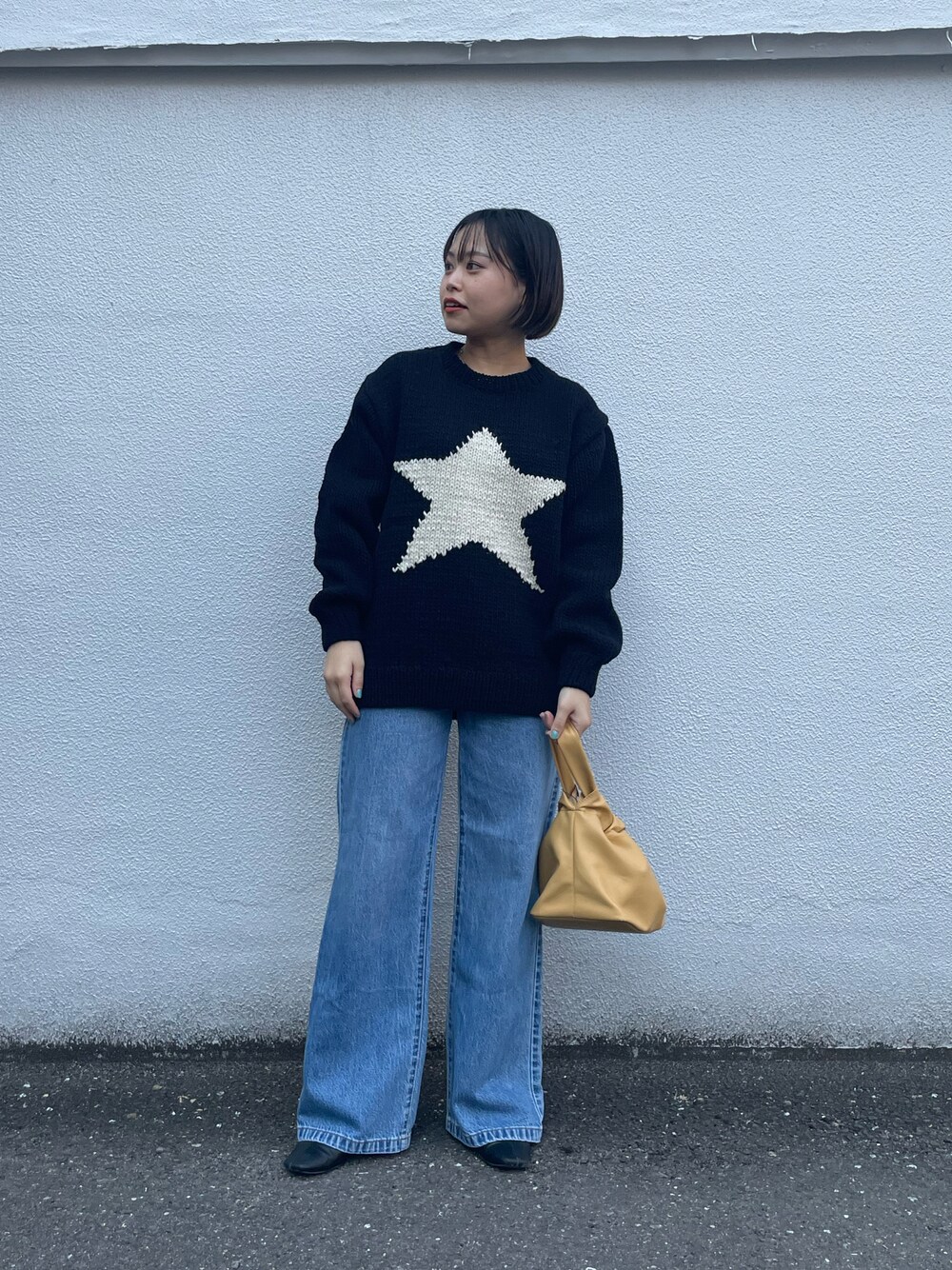 「大人カジュアル、秋冬コーデ、ニット、ニットコーデ、お出かけコーデ、デニム、デニムコーデ、大人かわいい、ゆるコーデ、冬コーデ、チャオパニック、チャオパニック(Ciaopanic)」｜「CIAOPANICのSTAR hand knit（ニット/セーター、ブラック系）」を使った、kotoneさん（レディース・155cm）の冬コーディネートの1枚目の写真